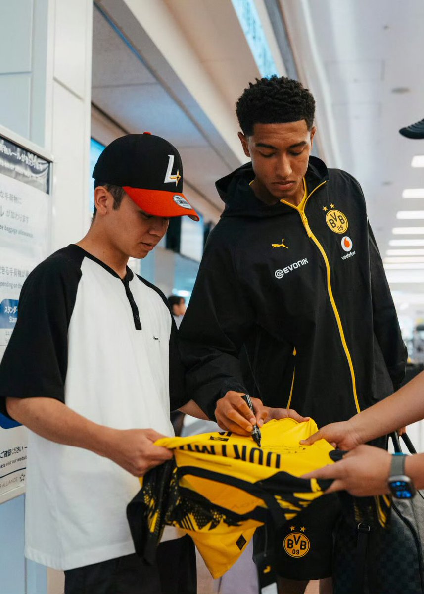 jb7updates's tweet photo. Jobe is arriving in Japan with Borussia Dortmund today. 📸🇯🇵🛬 https://t.co/RlVkQ2ni0Z