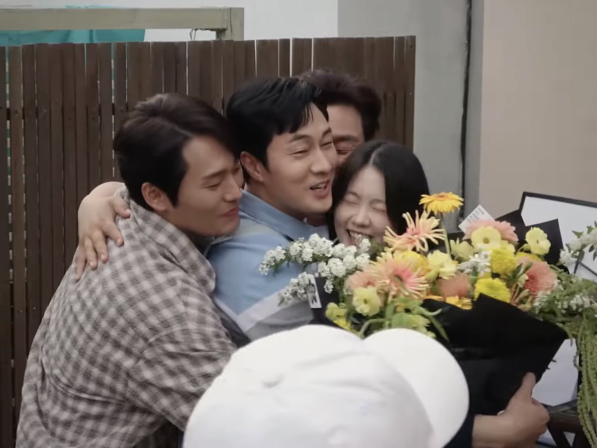 kangkiyoungs's tweet photo. i can't stop crying i love them so much and i'm missing them like crazy already https://t.co/hUKVDpC7BS