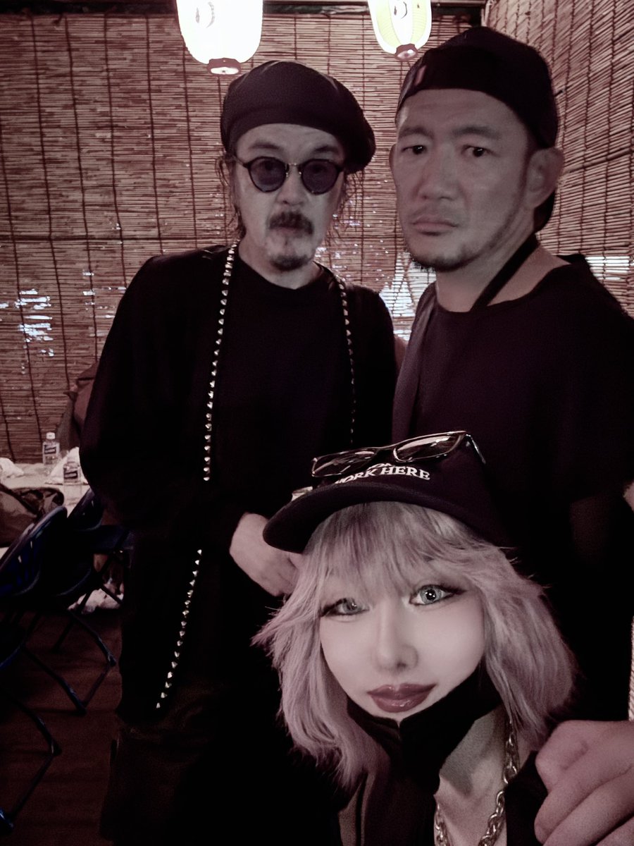 NazChris_dj's tweet photo. 敬愛するEBBYさん、私史上・霊長類最強の男TOSHI-LOWと🔥🫶🏻✨
今年もFUJI ROCKが終わった。池畑さん、タイジ、ありがとうございました🙏✨ https://t.co/pVILn7xIKT