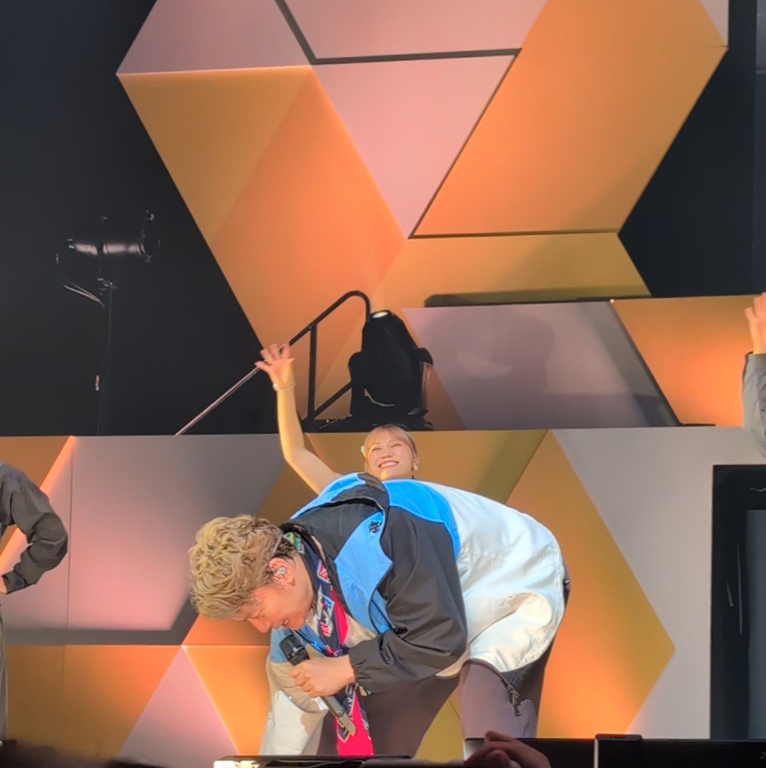 Elitepe405's tweet photo. 動画だと他のNAKAMAの頭とか映っちゃうから切り取ってみたw
①ブレスレット飛んだ！
②気づく
③ひろう〜
④あった！の顔(・∀・)
#NAKAMAtoMEETING_vol5
#北海道 https://t.co/ehdjSZYnlY