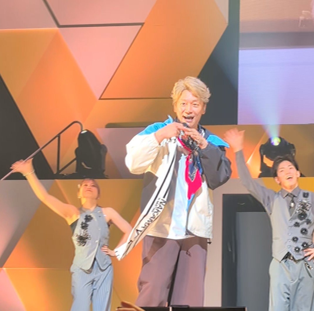 Elitepe405's tweet photo. 動画だと他のNAKAMAの頭とか映っちゃうから切り取ってみたw
①ブレスレット飛んだ！
②気づく
③ひろう〜
④あった！の顔(・∀・)
#NAKAMAtoMEETING_vol5
#北海道 https://t.co/ehdjSZYnlY
