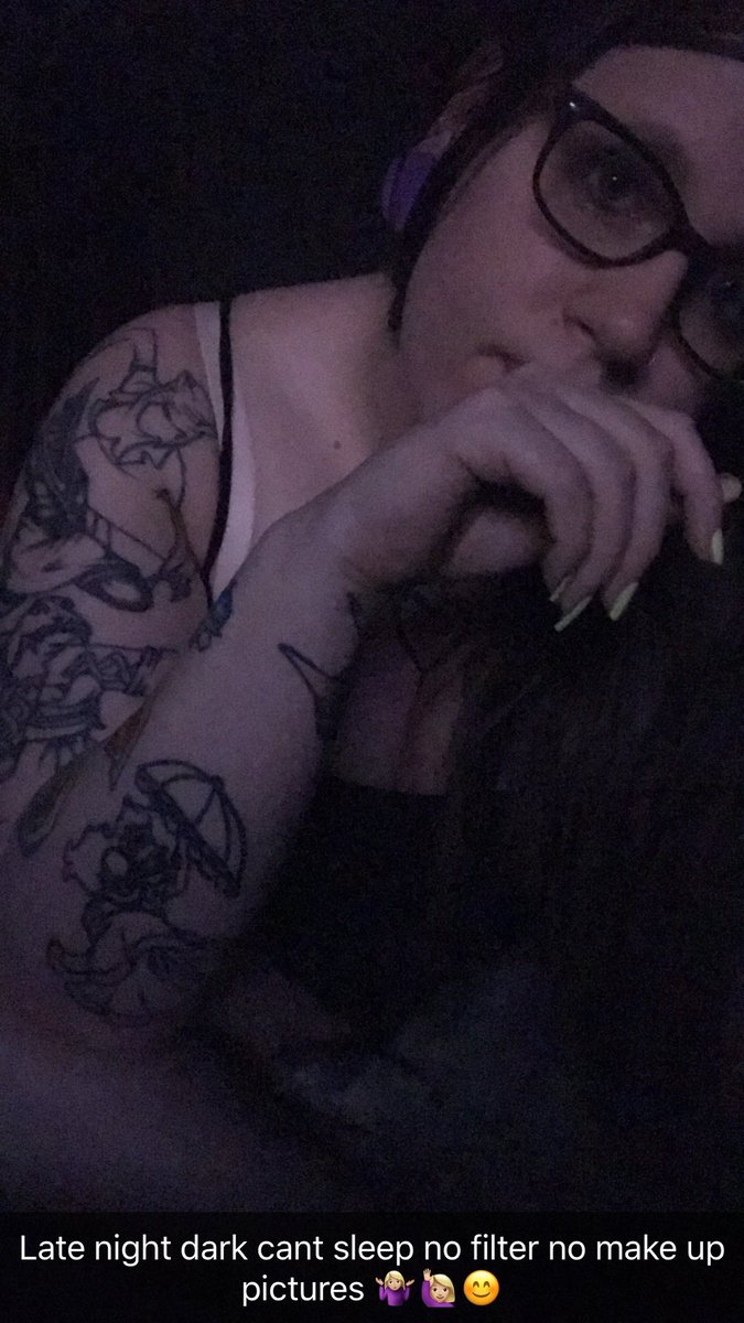 Kbomb_901's tweet photo. 😘😘 #follow #selfie #girlswithglasses #tattoos #girlswithtattoos #content #s4s #nails #gauges https://t.co/RHDSmucHFp