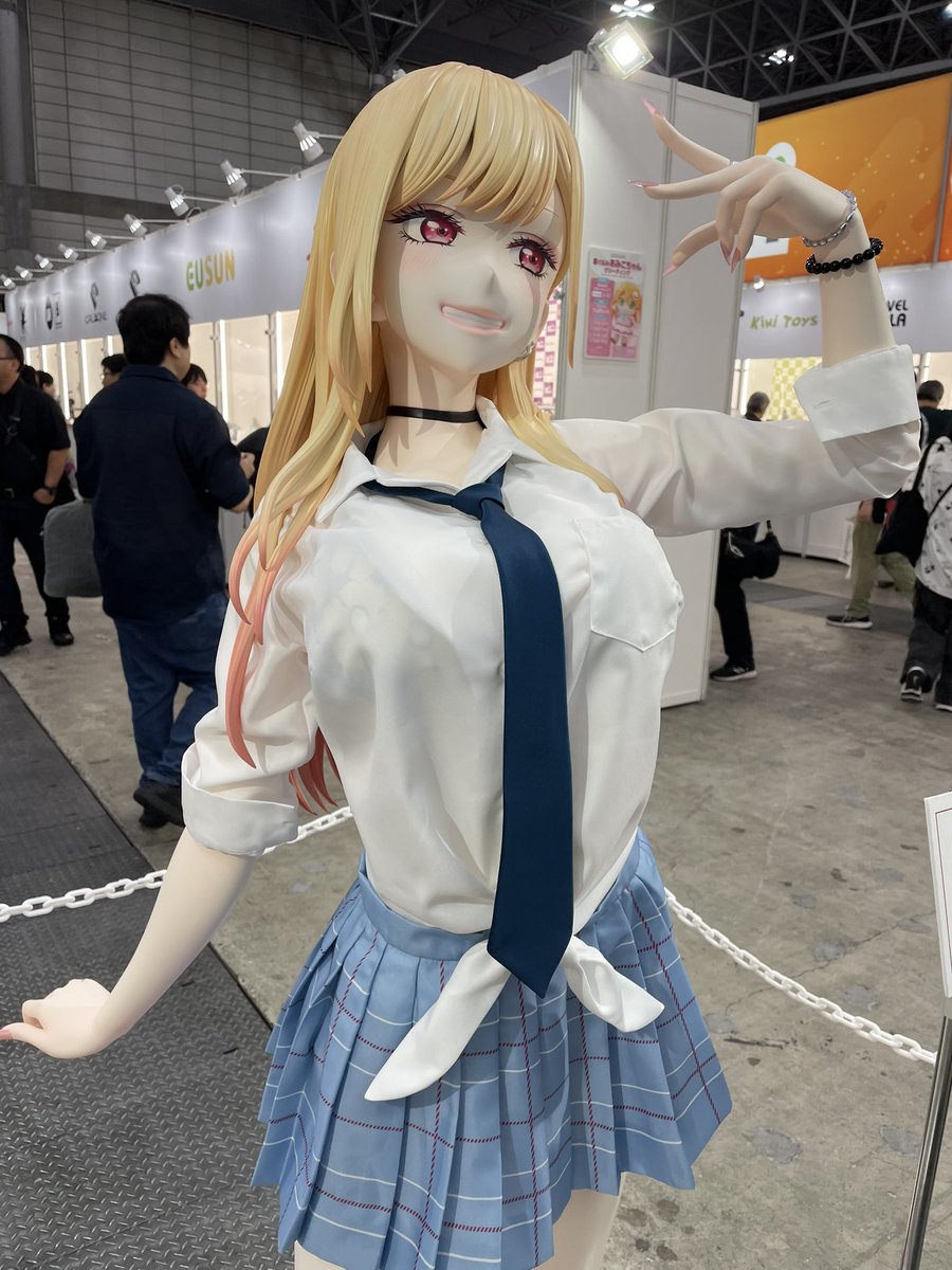 MM_kaishain's tweet photo. プライム1スタジオ
喜多川海夢　等身大
これ、制服脱がせてコスプレさせる事ができちゃうんじゃ...
(リプにローアングル) https://t.co/DWEnuDUvRK
