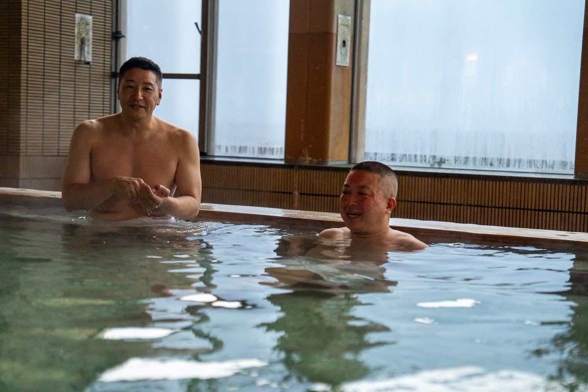 ariyoshinokabe's tweet photo. 有吉の壁 29日水曜よる7時✌️

夏の壁の聖地！
おもしろホテル三日月の人選手権🌛

第二のモナキ
シソンヌ&amp;マユリカの銭湯アイドルがまたまた登場！

そして本日は栞里thanのHPB!おめでとうございます！
特番でもずっと栞里thanに笑ってもらえるように
壁スタッフも芸人さんたちと一緒に頑張ります！ https://t.co/SzVvYPtLYt