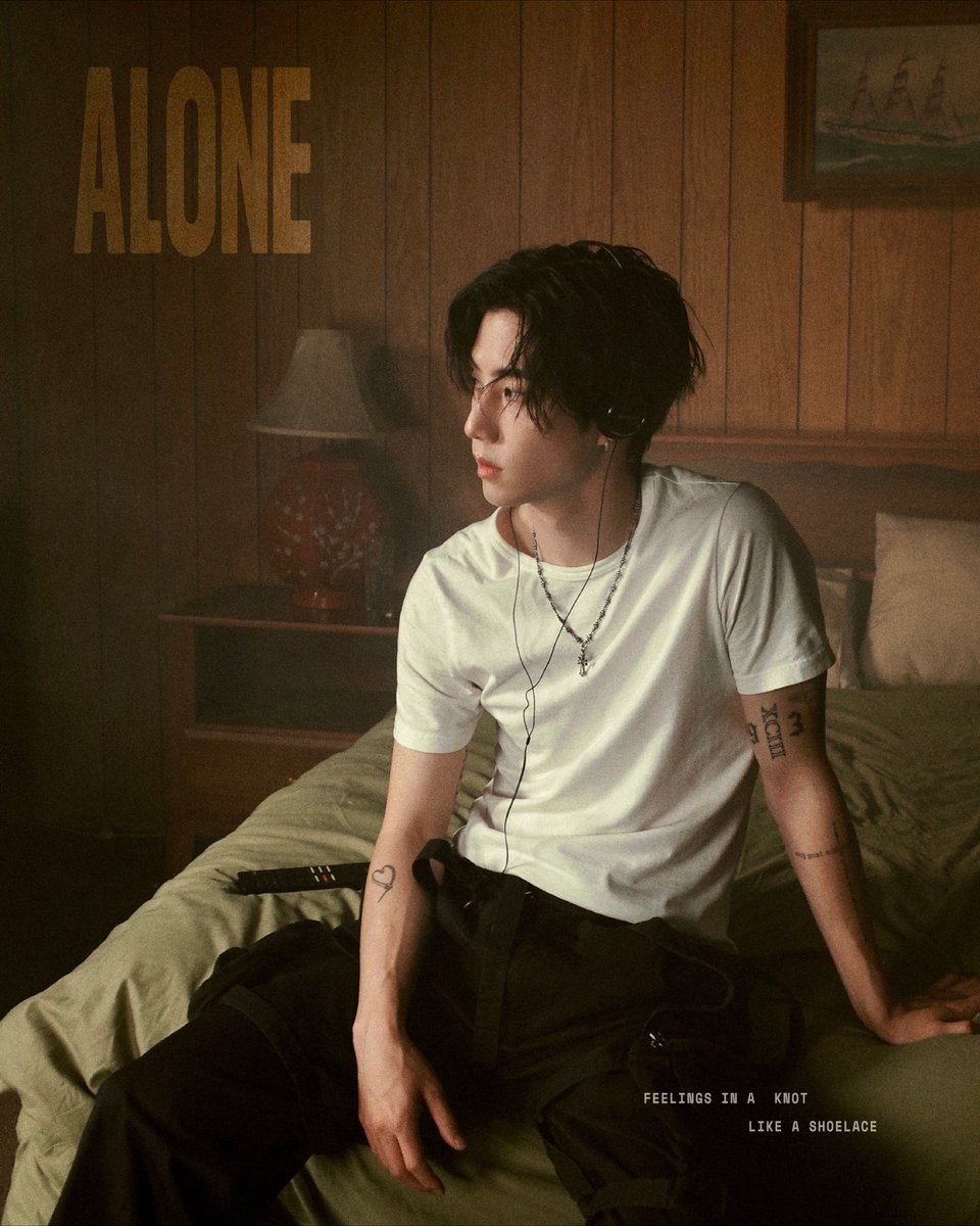 midnightyien's tweet photo. DNA ไม่เคยทำให้ผิดหวังเรื่องงานภาพจริง ๆ แต่ละรูปเหมือนโปสเตอร์หนัง มู้ดของแต่ละรูปสมกับชื่อเพลง ALONE ทั้งโทนภาพและการจัดองค์ประกอบลงตัวสุด ๆ รักเทสมัน 🫶🏻🤍

#ALONE
#MarkTuan @marktuan https://t.co/csdJVypc9z