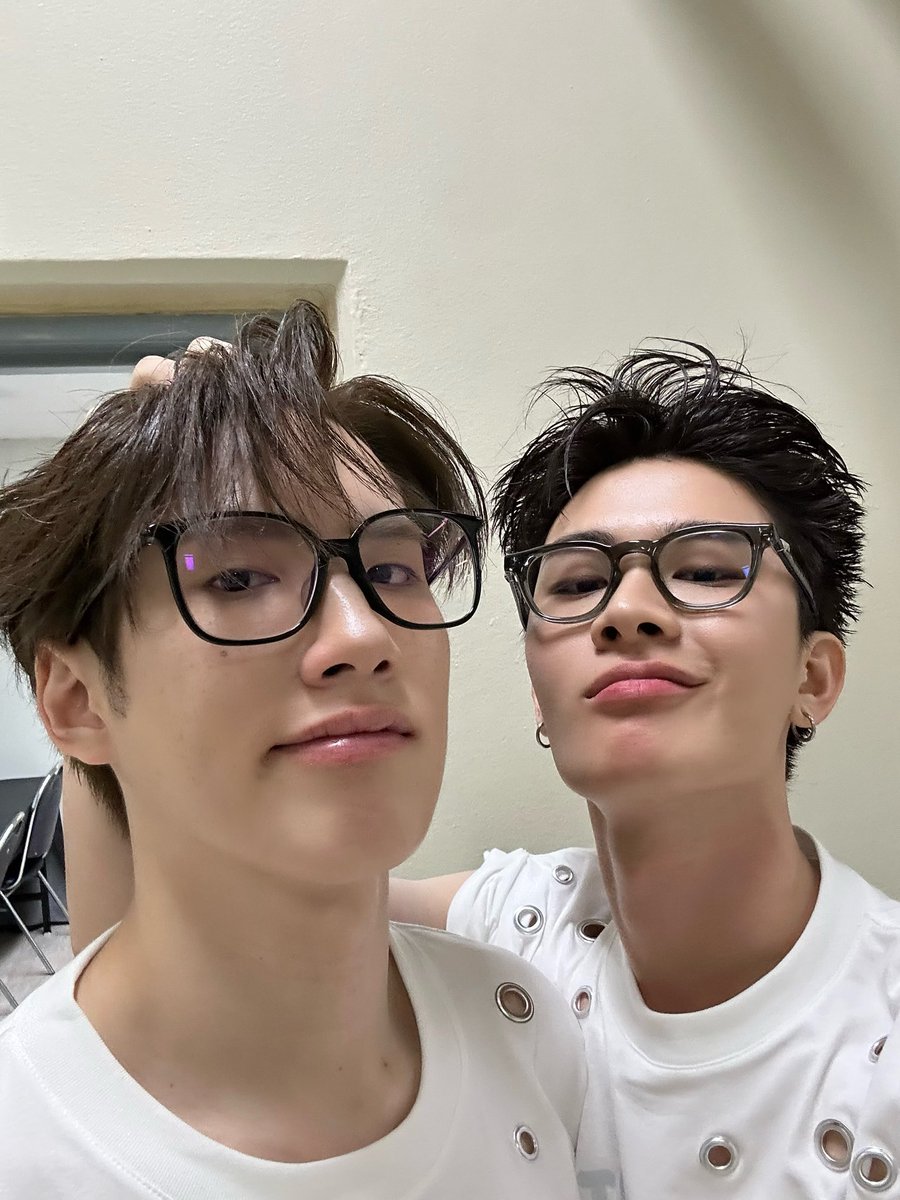 nongnorina's tweet photo. ในที่สุดกุก้ได้กุ้ชีวิตตัวเองแล้ว จับหัวเลยเหรอออออออออ กรุเดรสสสสส 💥💥💥💀💀💀💀 https://t.co/JHX4ODvwln