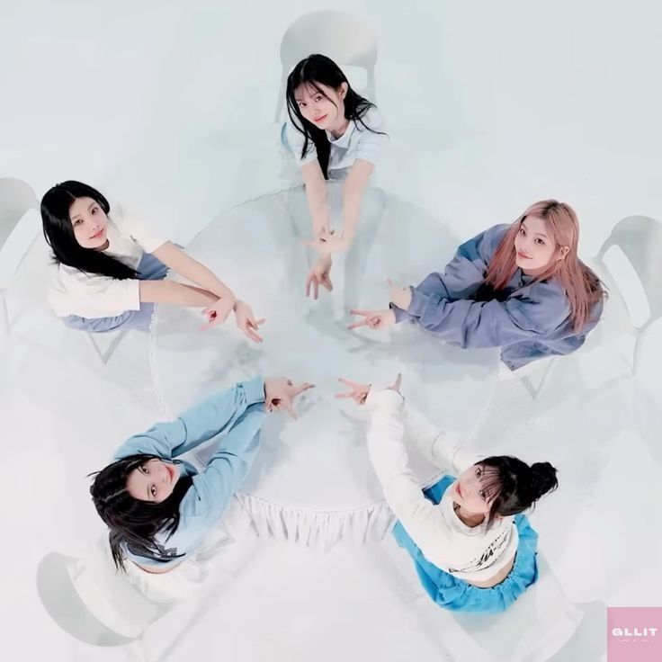 GLLITINAfess's tweet photo. Gllit!
playing circle: 

                     🕯       🕯
               🕯   encore  🕯
          🕯    illit sukses   🕯 
        🕯️terus despreate🕯️         
           🕯    dan scrum  🕯
               🕯      OT5     🕯
                      🕯       🕯 https://t.co/6699QwxFxs