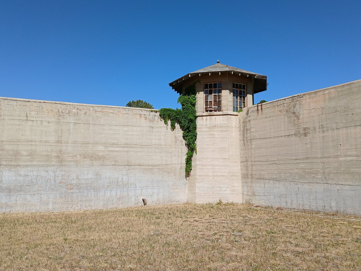 wineandhistory's tweet photo. Visited the 1st Wyoming State Penetentiary in Rawlins; open from 1901 to 1981. They used a unique gallows that used dripping water to trigger the trap door so the executioner didn't have to do it! So much creepy history here! #history #hauntedprison #travel #tourist #Wyoming https://t.co/noLjwlxY9l