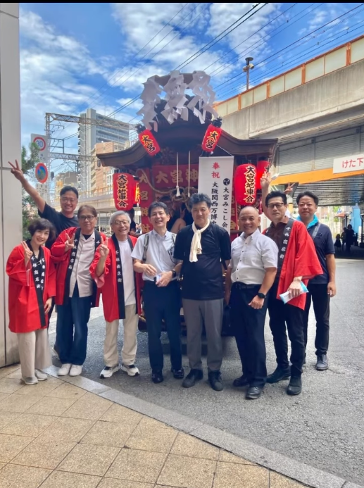 senbayashistore's tweet photo. 7/26(日)　千林商店街の中で行われた地車の様子をお届けします☺️
暑い中お集まり頂いた皆さま，大宮みこし会・大宮地車会の皆さまありがとうございました！
千林商店街が益々盛り上がっていきますように✨
皆さまどうぞよろしくお願い致します✴︎
https://t.co/B7d3mgHUmq
#千林商店街  #地車 #商店街 https://t.co/7wklrEoox4