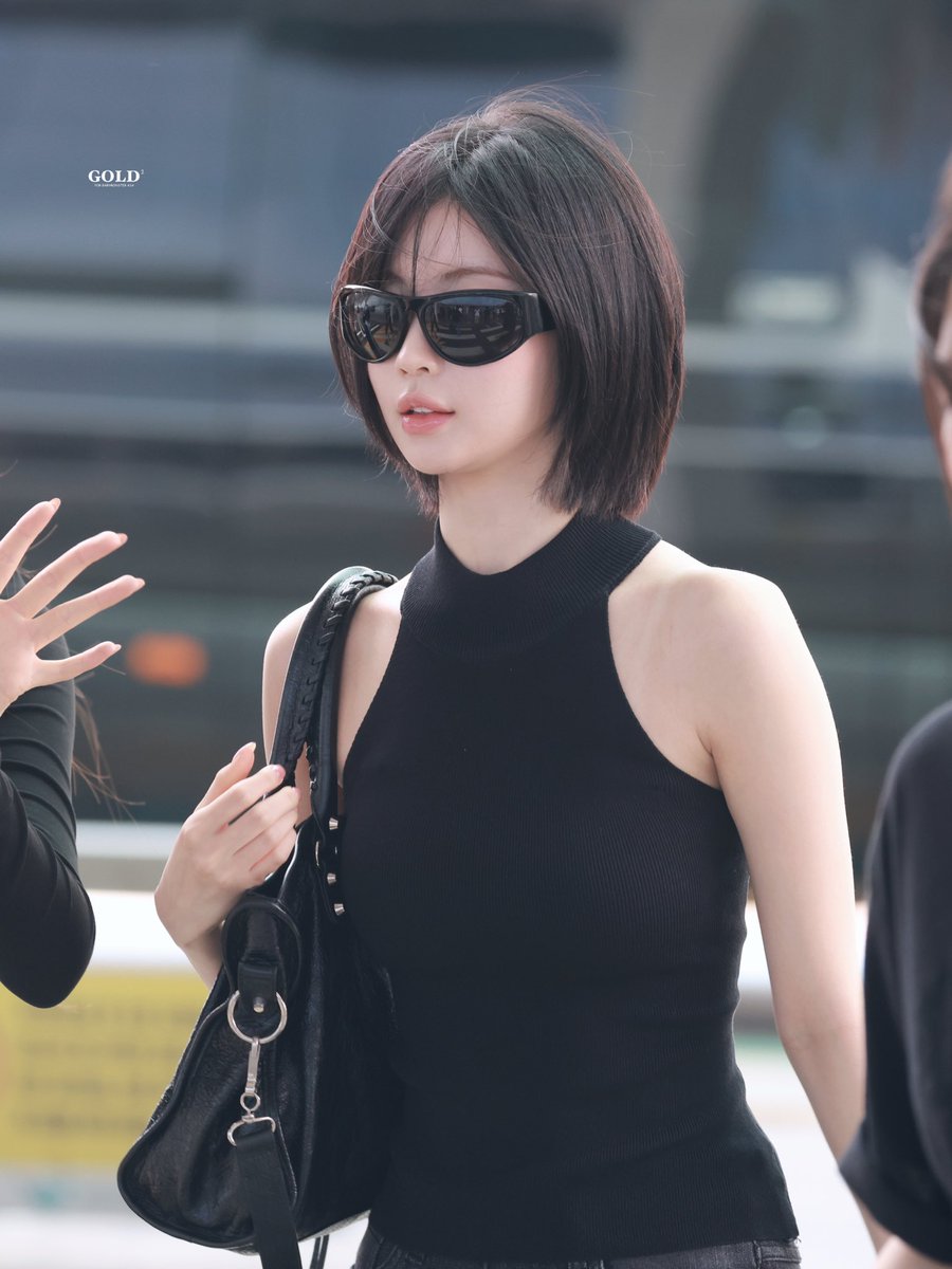 Gold2_ASA's tweet photo. 운명이지?
ASA 260727 ICN DEPARTURE 🛫.
#ASA #榎並杏紗 #아사  
#BABYMONSTER  
#アサ #ENAMIASA
💍 https://t.co/X8XrPuHlJG