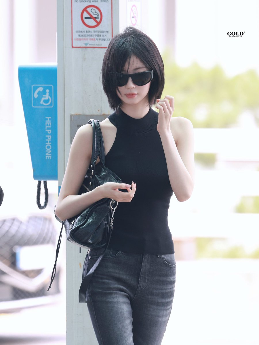Gold2_ASA's tweet photo. 운명이지?
ASA 260727 ICN DEPARTURE 🛫.
#ASA #榎並杏紗 #아사  
#BABYMONSTER  
#アサ #ENAMIASA
💍 https://t.co/X8XrPuHlJG