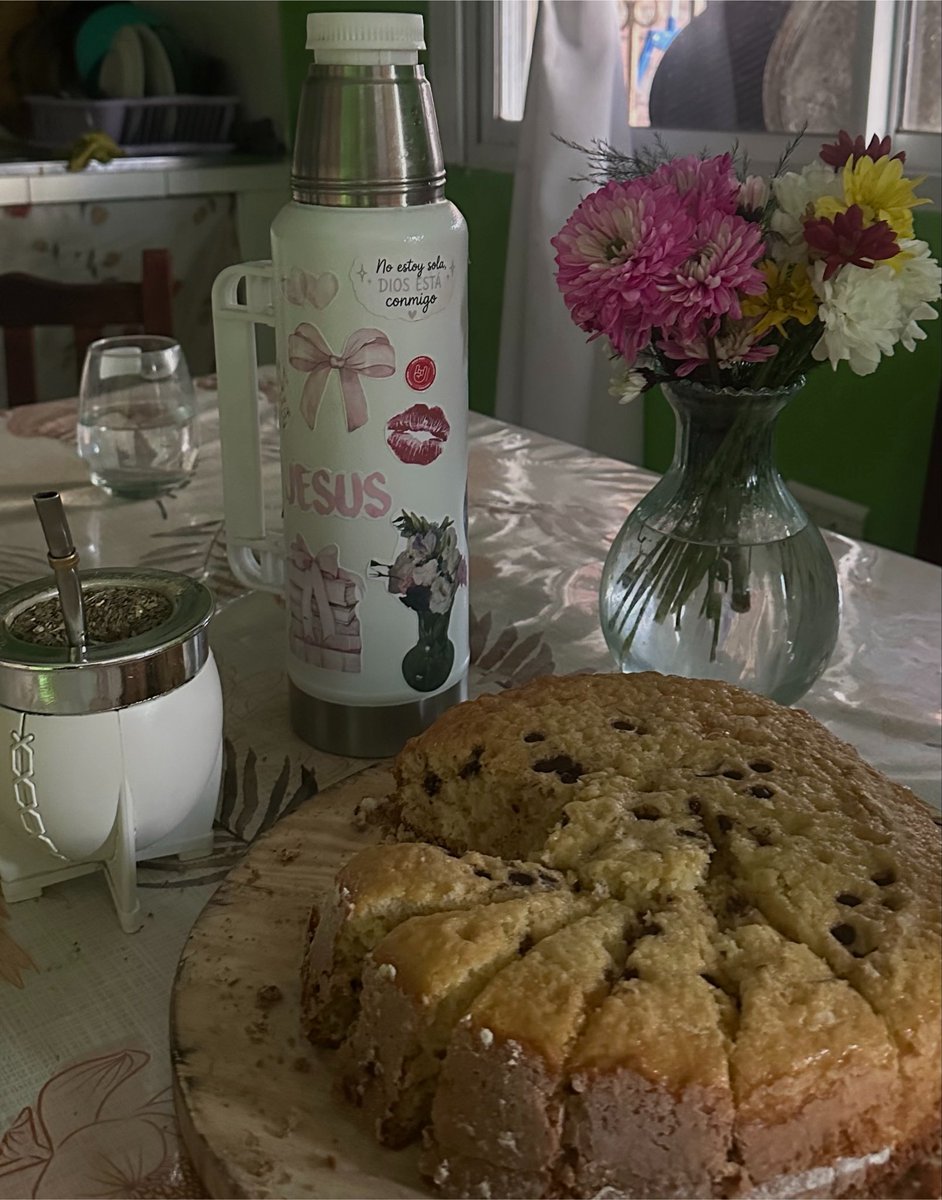 gerwldinee's tweet photo. ni bien me levanté mi novio me dijo que venía a tomar mates y automáticamente me puse a cocinar https://t.co/mBVwwbbbzu