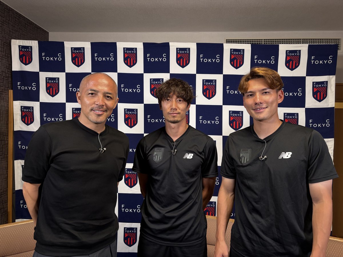 fctokyoofficial's tweet photo. 🔵メディア出演情報🔴
本日7/27(月)放送の #フジテレビ 系列にて放送の『MONDAY FOOTBALL みんなのＪ』に #室屋成 選手、 #稲村隼翔 選手、#佐藤恵允 選手、 #大森理生 選手選手が出演します🔵🔴
https://t.co/JoiMo2DuEN

#小野伸二 さんによるインタビュー企画に室屋選手、佐藤選手が出演、堀池亮介アナウンサーによるインタビュー企画に稲村選手、大森選手が出演しています!!😆✨
ぜひご覧ください!!🤝🔵🔴
#fctokyo #tokyo