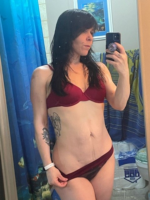 LynnSteelxo's tweet photo. What is the first thing you would do with me? https://t.co/wW7Rf0hMFX