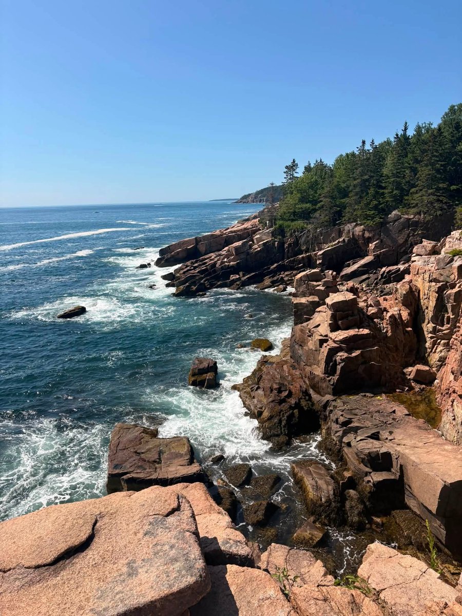 HeidiC4real's tweet photo. Acadia National Park, Maine. I grew up here. My daughter took this pic while there vacationing there over the weekend. Gorgeous! #nationalparks #mainevacationland #mainethewaylifeshouldbe #acadianationalpark #barharbor https://t.co/bAyHUlOIhx