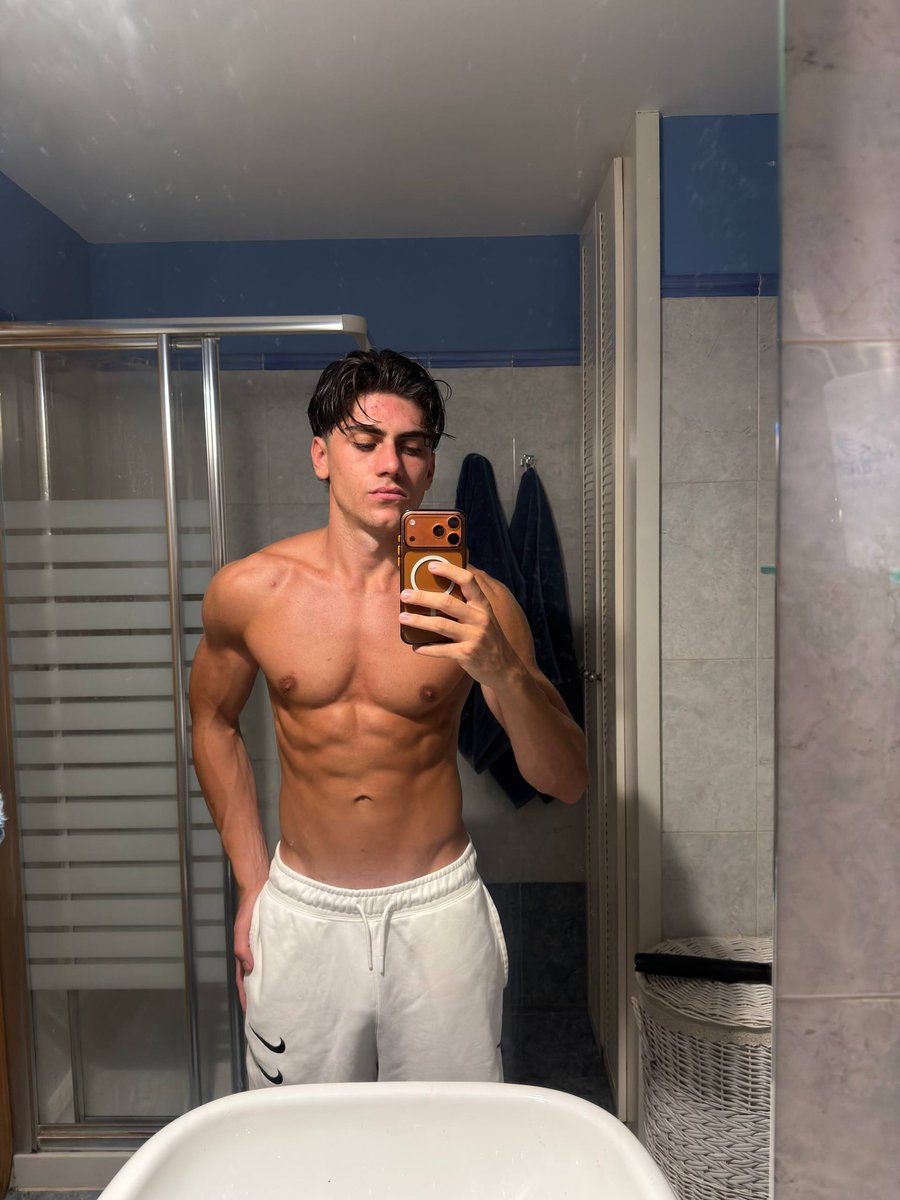alexmileslp's tweet photo. Only shirtless pics on this page https://t.co/ToOjkG3zvk