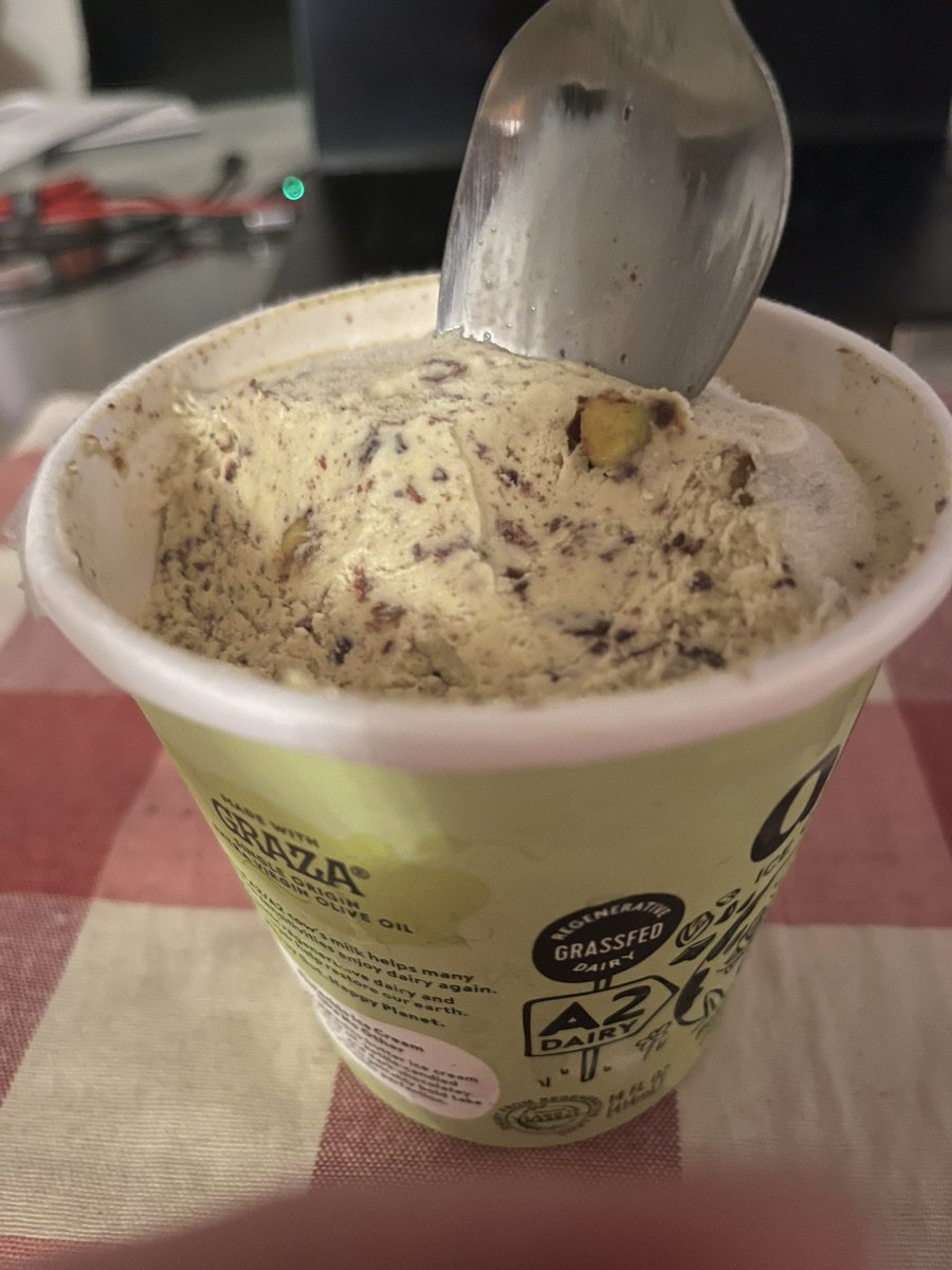 philosopheduvin's tweet photo. Alec's Pistachio Crunch. Maybe too much going on. Might prefer just pure pistachio. Still very tasty. 8.75/10
And at 50% off making it something like $4.50, you can't beat that with a stick https://t.co/0PLIBJQumB