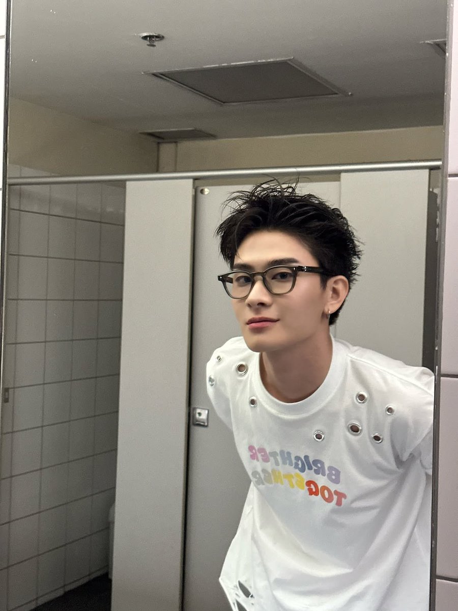 myboososhine's tweet photo. หล่ออะ                                             แต่มากับแฟน https://t.co/BYVs94fldK