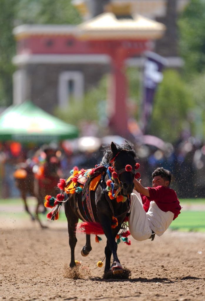 KangbaTV's tweet photo. The 44th #Yushu horse racing festival kicked off in Yushu #Tibetan Autonomous Prefecture, northwest China's #Qinghai Province, and will last until August. #horseracing #festival https://t.co/ZxJ1EtilX0