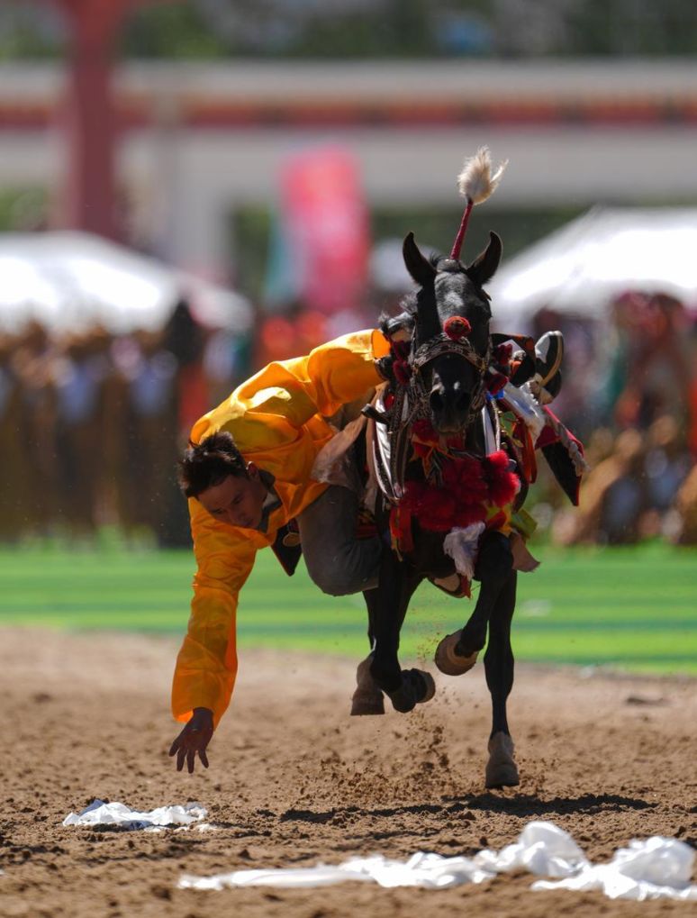 KangbaTV's tweet photo. The 44th #Yushu horse racing festival kicked off in Yushu #Tibetan Autonomous Prefecture, northwest China's #Qinghai Province, and will last until August. #horseracing #festival https://t.co/ZxJ1EtilX0