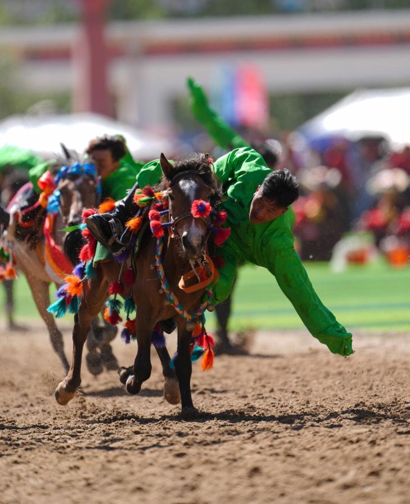 KangbaTV's tweet photo. The 44th #Yushu horse racing festival kicked off in Yushu #Tibetan Autonomous Prefecture, northwest China's #Qinghai Province, and will last until August. #horseracing #festival https://t.co/ZxJ1EtilX0