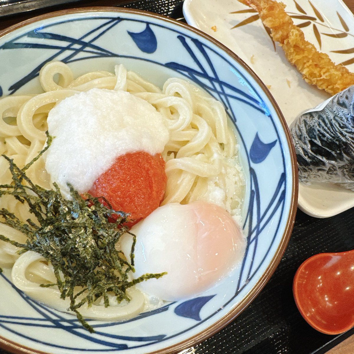 bellows_maple's tweet photo. 最近は沢山お酒飲んで麺を啜ってました

本日19時からおります！
だいぶ髪切ったから見にきて〜 https://t.co/fIptXVhUhH