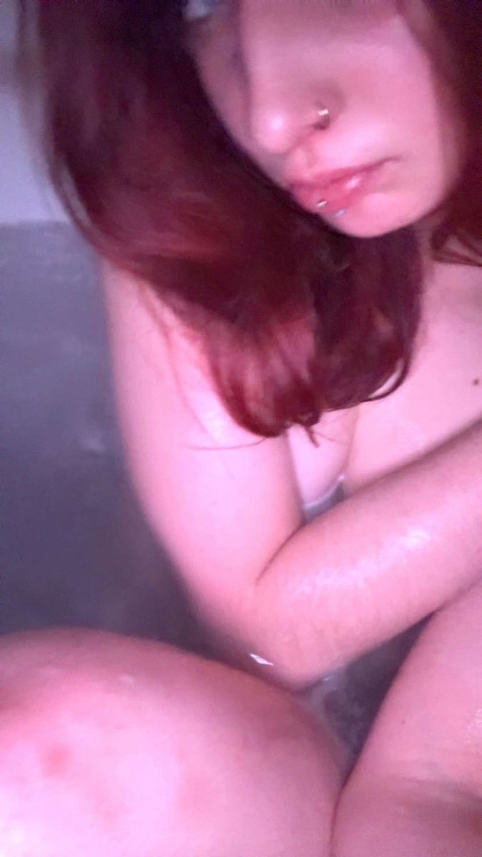 zsmoeo's tweet photo. Hmu to trade irls #nsfwtwtًً #nudetrade #irl #candid #exposed https://t.co/ubli7eaAjw