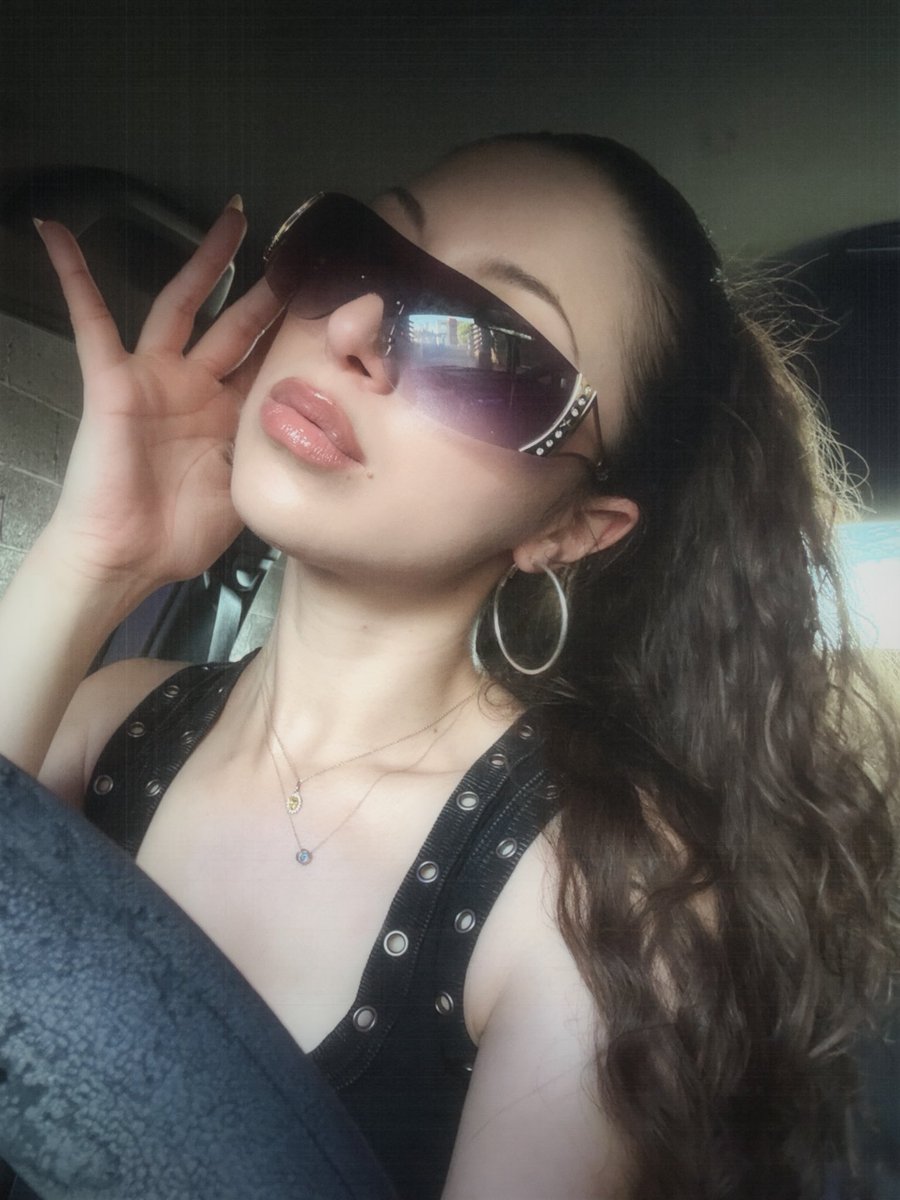 WORSHIPKATIE's tweet photo. focus on your cyber goddess . ݁₊ ⊹ . ݁˖ . ݁ https://t.co/QeNx6T6IKB