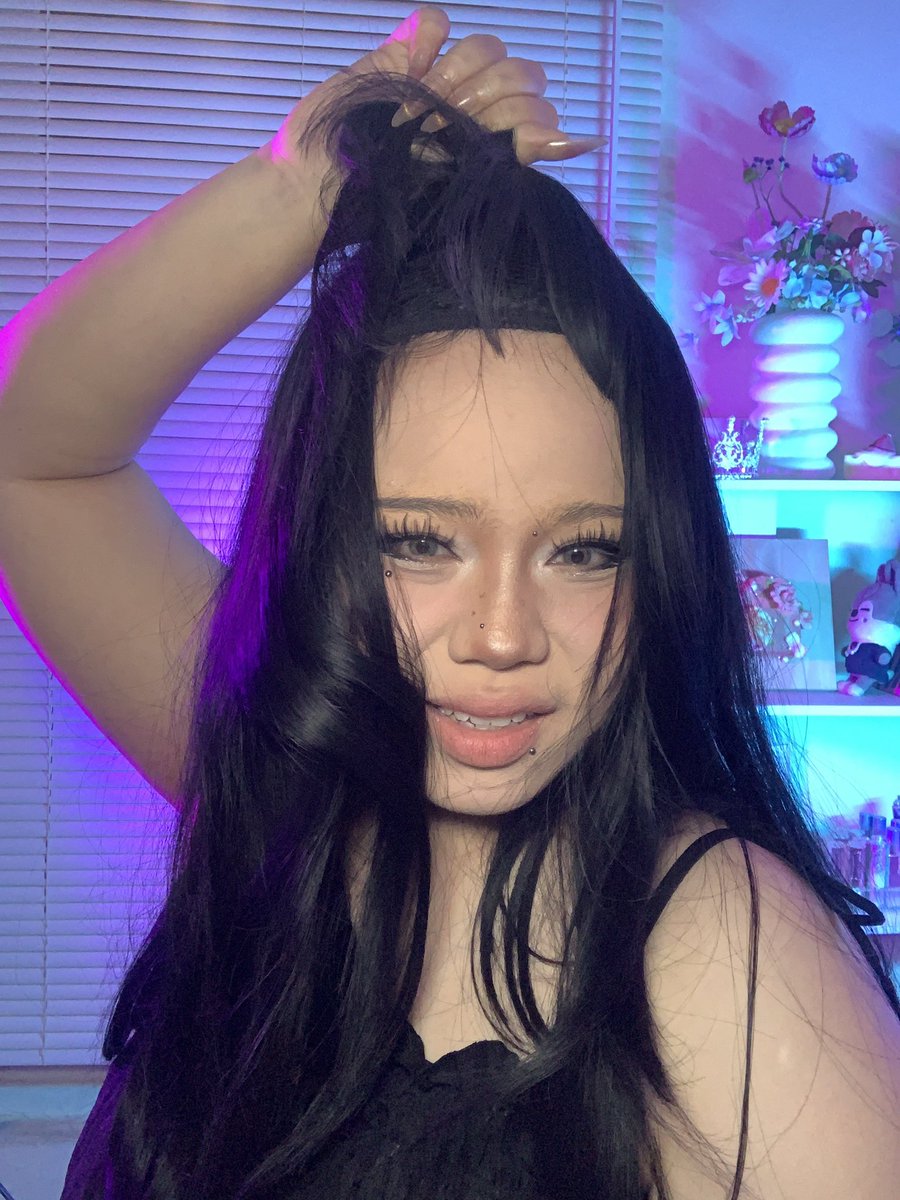 ajengptri's tweet photo. Recreate makeup sampe potong poni.
PREEEEENG ini wig. https://t.co/GcnsKLPwc4