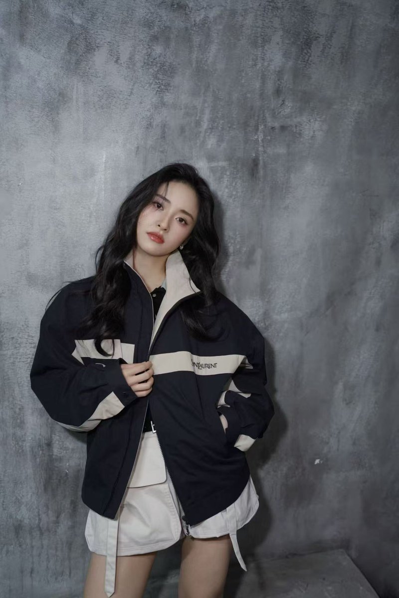 ShenYue_TH's tweet photo. #ShenYue for SAINT LAURENT
YSL FW26 WOMEN RTW
#เสิ่นเยว่ #沈月 https://t.co/4IaDxUwYHD