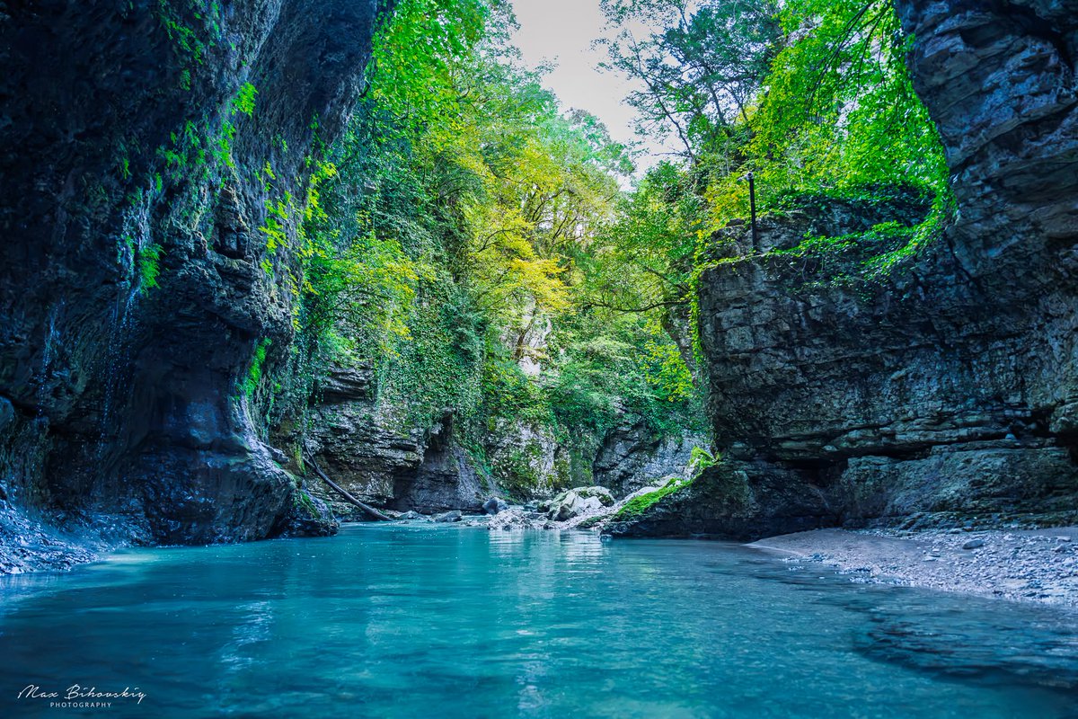 InellKitth6grp's tweet photo. sometimes i feel like existence is just a series of pixels waiting to be rendered in the right light. it’s a weird, quiet thought. https://t.co/UaCML1TRtY