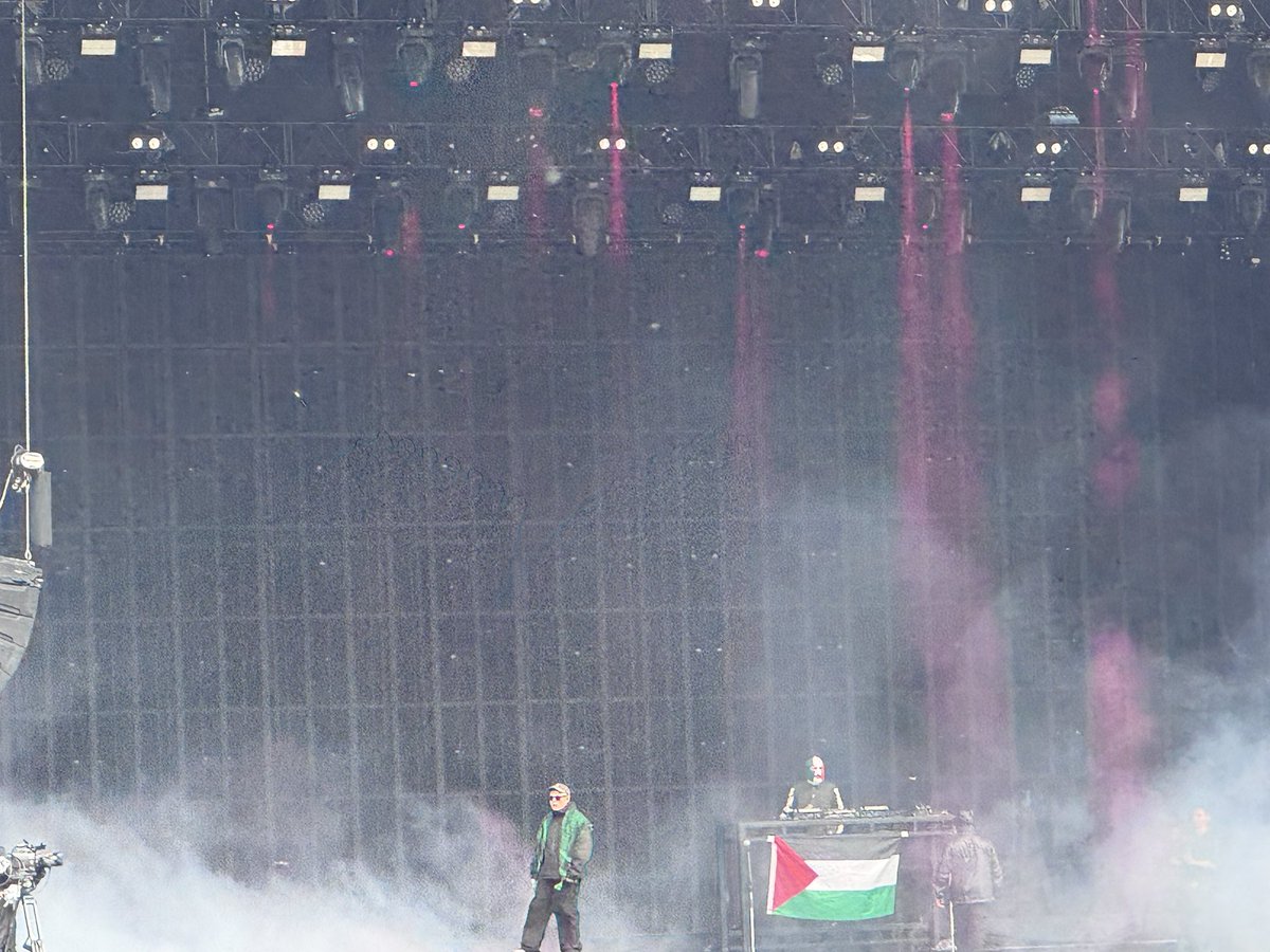 biwacovic's tweet photo. FRF’26 DAY3

TĀL FRY
KNEECAP
MOGWAI
ANGINE DE POITRINE
MASSIVE ATTACK https://t.co/CkprGhSzWh