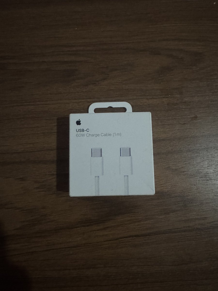 DullWeeknd's tweet photo. Hello friends Im selling extra Original Apple Mobile accesories. Pics shared below :) i got 2 of each. Extra supplies, need to clean inventory. Selling for very reasonable price. Pleas help RT. This gay is broke 😅😂 https://t.co/47lsTSPbC7