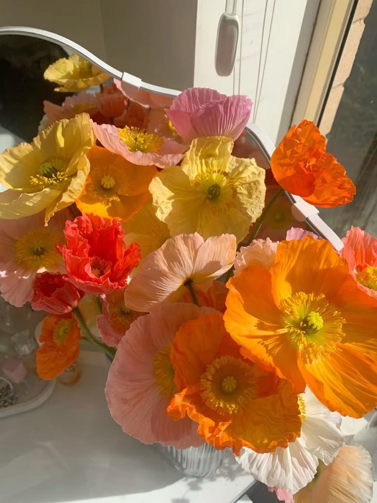 O9O5th's tweet photo. How pinterest sees me🎀
♡Colour 
♡Outfit 
♡Aesthetic 
♡Flower

ooooh so many yellows . i love https://t.co/Oc2Kle45PZ