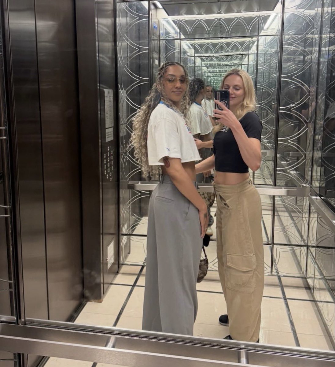 courtsideyuki's tweet photo. when ur a 10/10 and ur wife is also 10/10 so arent u two a fucking ray of sunshines https://t.co/E38L2hmeMm