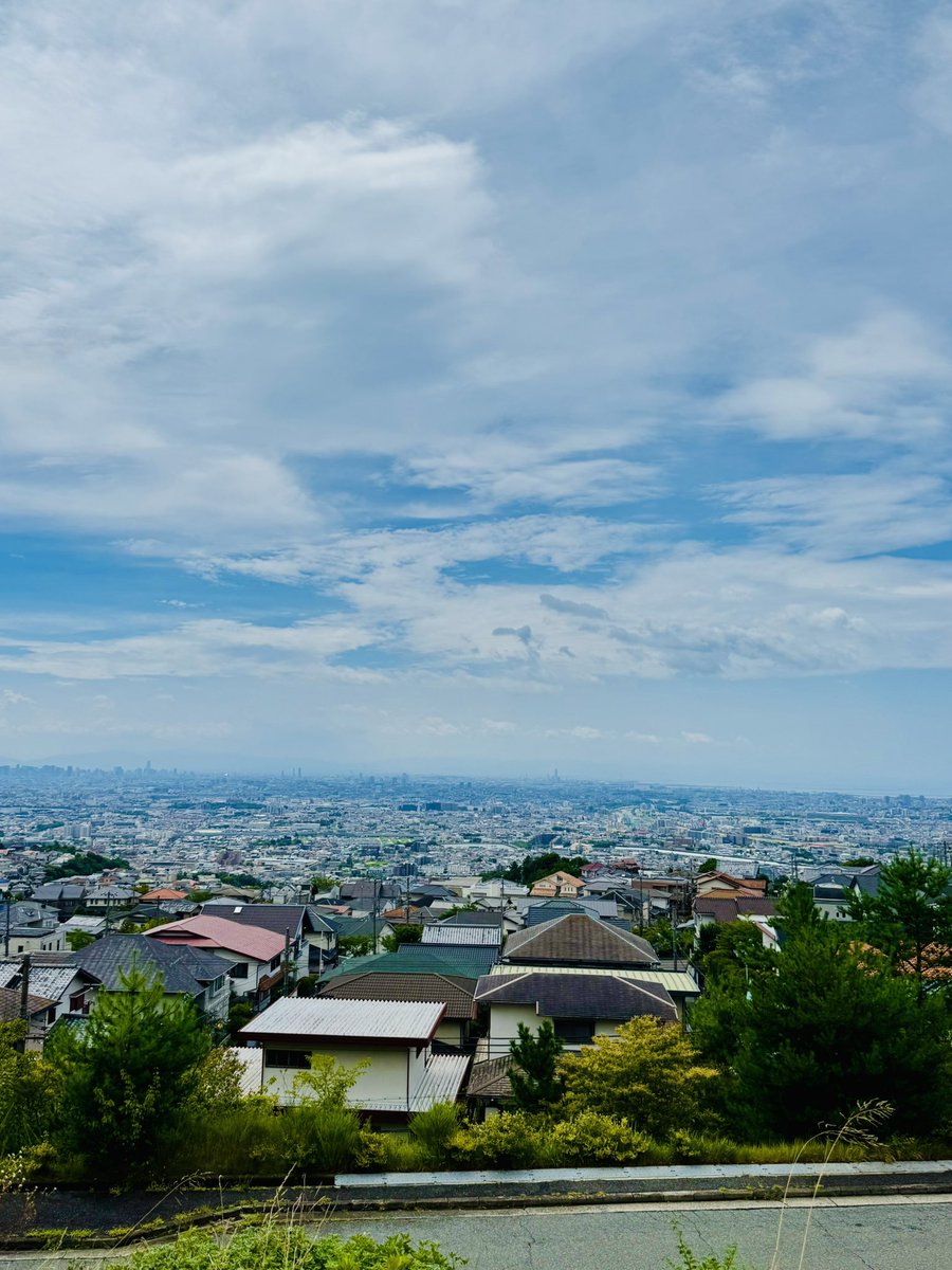 hoshuto_kinki's tweet photo. 本日、宝塚市を流し街宣で周っています。
午前中は中山台〜山手台の住宅地へ。
午後は宝塚市南部を走ります🚙 https://t.co/1Qw0KAn00b