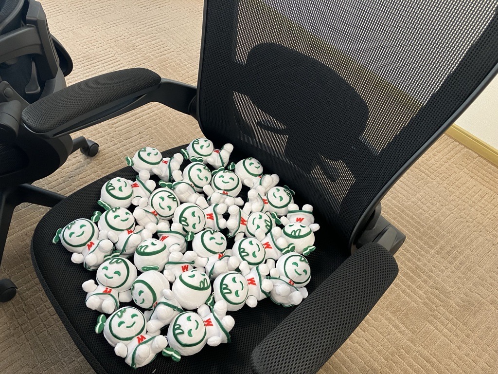 malonyofficial's tweet photo. 会社来たらマロニーちゃんが先に座ってた https://t.co/vOFQfRabOq