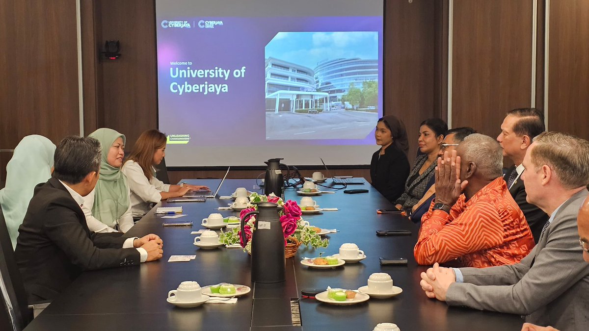 DGHisham's tweet photo. The University of Cyberjaya was pleased to welcome the PETRONAS Leadership Centre (PLC) management for a courtesy visit this morning.

The session provided an ideal platform to strengthen our partnership and identify potential collaborations in executive education, talent development, research, and leadership growth. 

We underscored our commitment to impactful national partnerships, and the highly enriching engagement with the PLC delegation has paved the way for sustained future collaboration between our institutions.