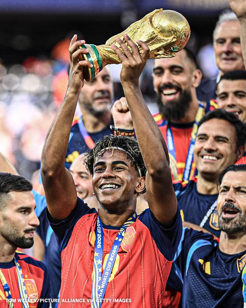 17wirtz_eleazar's tweet photo. @As_TomasRoncero Lo que el Real de Vardrid no podrá presumir en sus redes sociales 2026
Lo ganó el FC BARCELONA "Mès que un club" #ViscaBarça #ViscaCatalunya 🔵🏆🔴 #LaMasía https://t.co/8z7NDUVar6