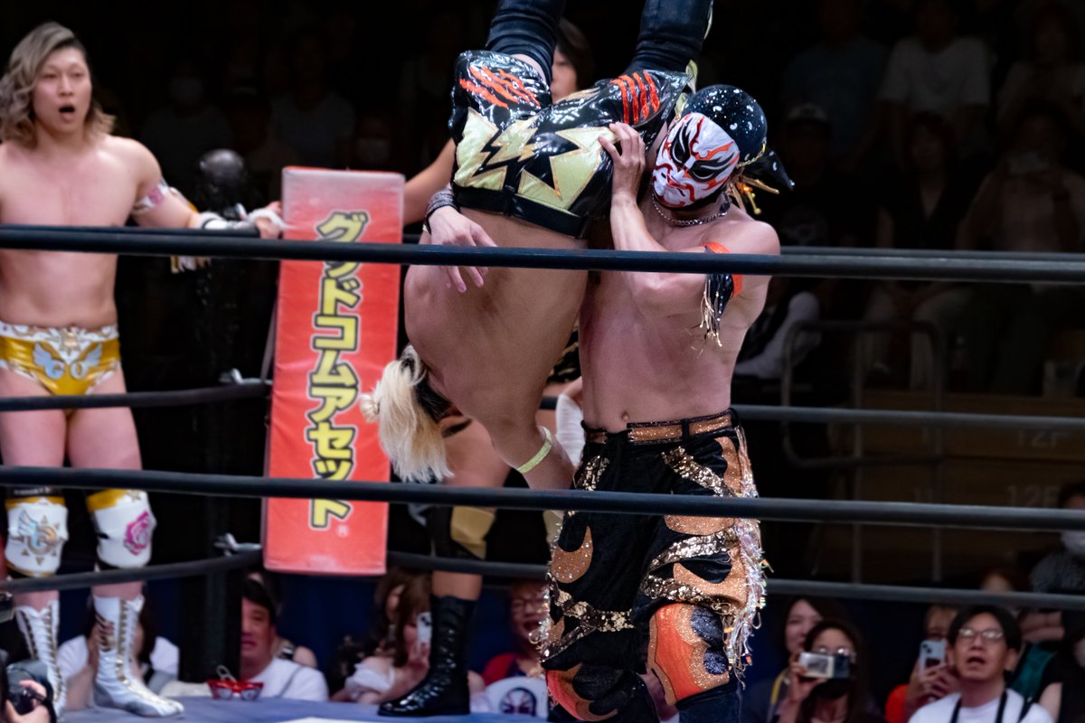 REDmgmgmg's tweet photo. 2026.7.26 後楽園ホール大会

須見選手をぐるんぐるん回してた👀!!

#OMENZ  
#ddtpro
#隈取 団長 https://t.co/kanRONYEl8