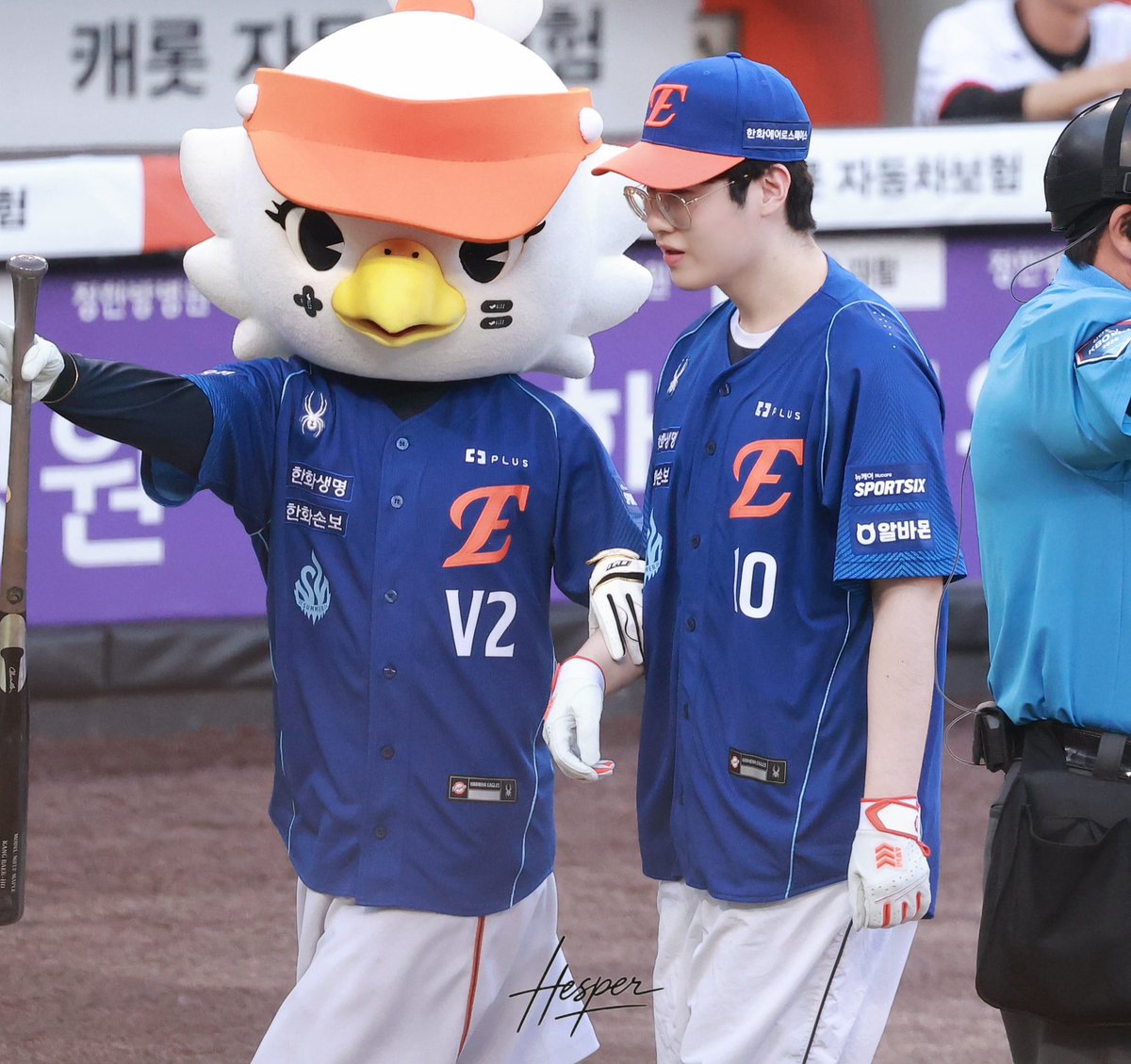 hesper_ujw's tweet photo. 어른 손을 잡고 다니는 아기처럼 보여요~⚡️
#ZEUS #최우제 #제우스 https://t.co/caNLkPsW6y