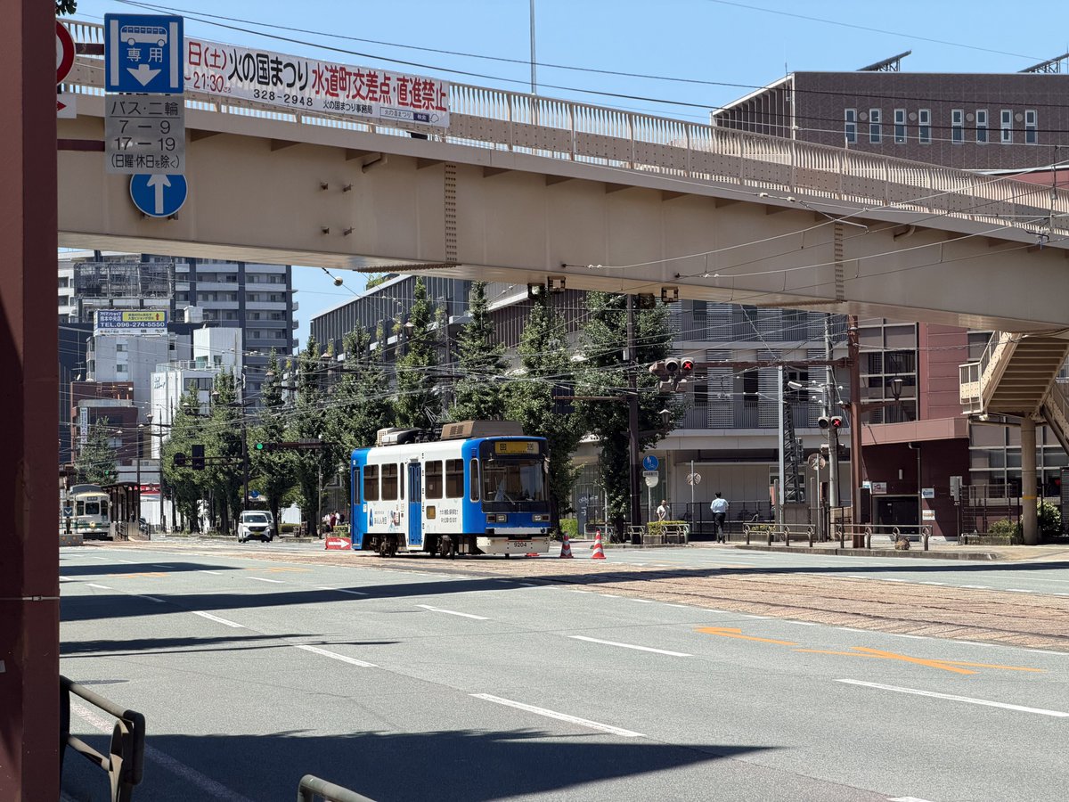 pariah_nh's tweet photo. これが熊本市電名物複線ドリフト…！！ https://t.co/jYmMhK8zB5