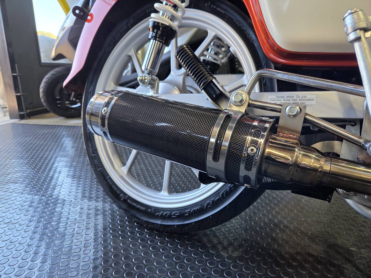 BikeshopRIZE's tweet photo. カッコよく仕上がったスーパーカブ110が入荷しました！

大型スクリーン・リアボックス・社外マフラー付きのツーリング仕様です。

写真でも伝わる存在感！気になる方はお早めにご来店ください。

https://t.co/eYWopKQ2KB

#スーパーカブ110 #ホンダ #中古バイク #原付二種 #バイクショップライズ https://t.co/j00WJhR3VK