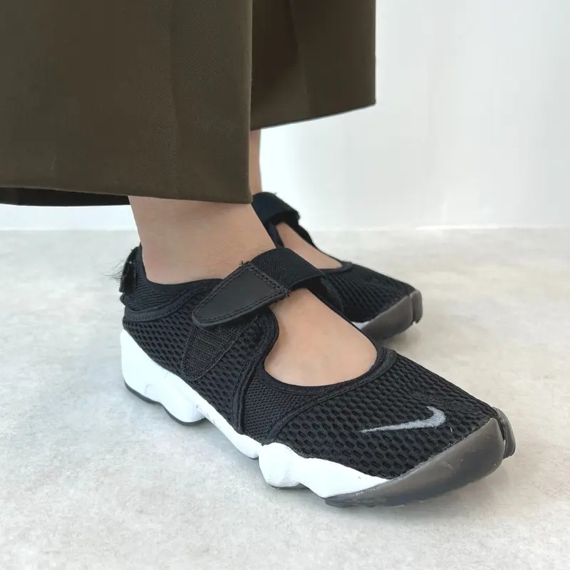 sneaker_girl_jp's tweet photo. 【エアリフトのサイズ感は？】 編集部が実際に履いてレビュー✍️ 毎年大人気のエアリフト✨

サイズ感を編集部が調査🔎 普通のサイズ感とは違う！？ サイズ選びのポイントをチェック✔

詳しくはこちら
https://t.co/z6Pjr0IlY7

#SNKRGIRL #ナイキ #AirRift #スニーカーサンダル https://t.co/BKAQLgNcU2