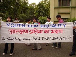 arakshan_hatao1's tweet photo. छात्रों ने आरक्षण के खिलाफ़ विरोध प्रदर्शन किया

 📍नई दिल्ली 

#Endreservation https://t.co/CpKJ9Vc2ZF