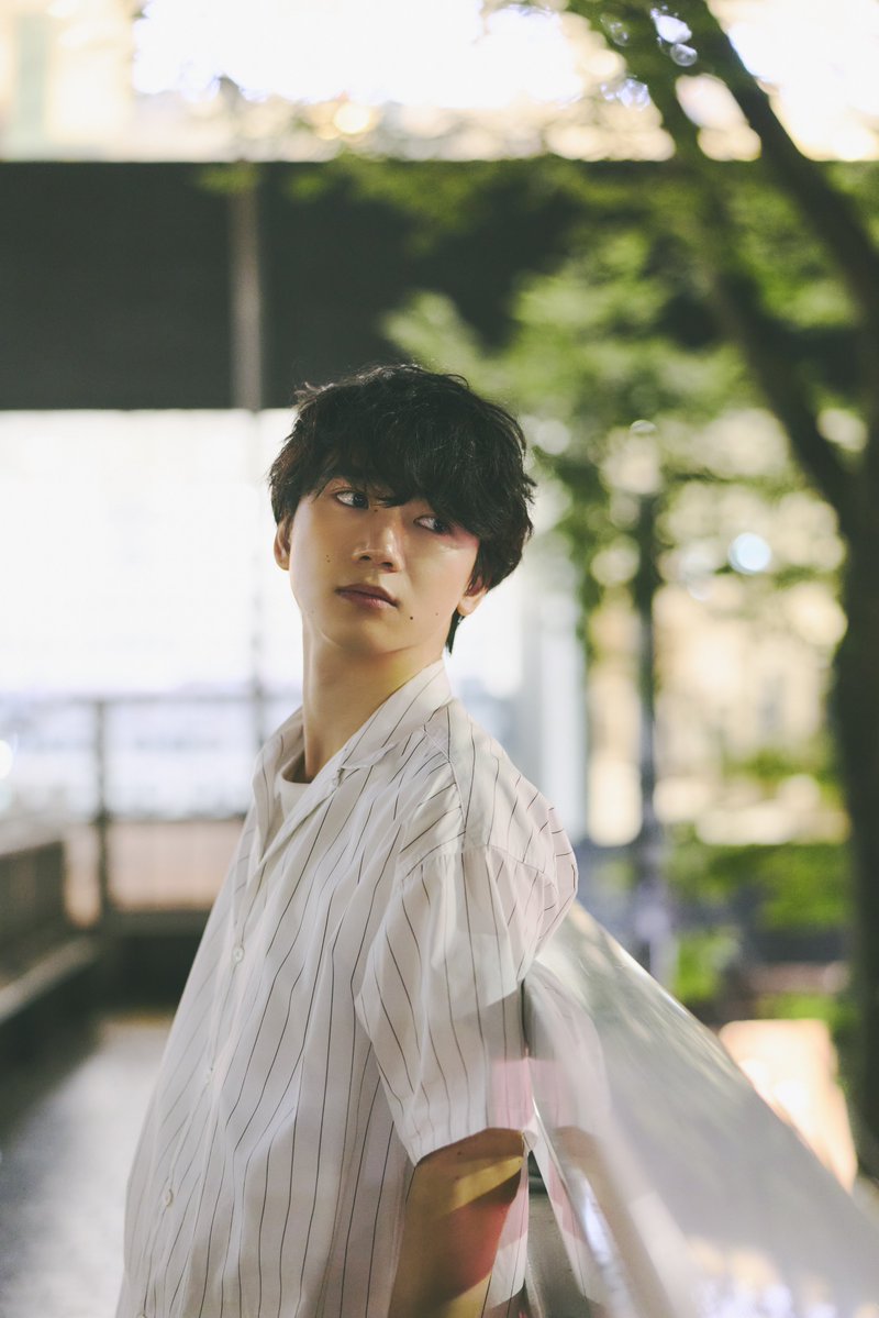 Kikunosuke_Toya's tweet photo. Oggiさんの #耳恋 で
取材していただきました！

先日リリースした
『Off to the Groove』の話や
声優としての仕事の話など
たくさんお話ししています！

そして、写真がめちゃくちゃオシャレ！
色んな表現で撮っていただいて
撮影も楽しかったです！
ぜひ読んでみてください！ https://t.co/WVUaM0G1Bb