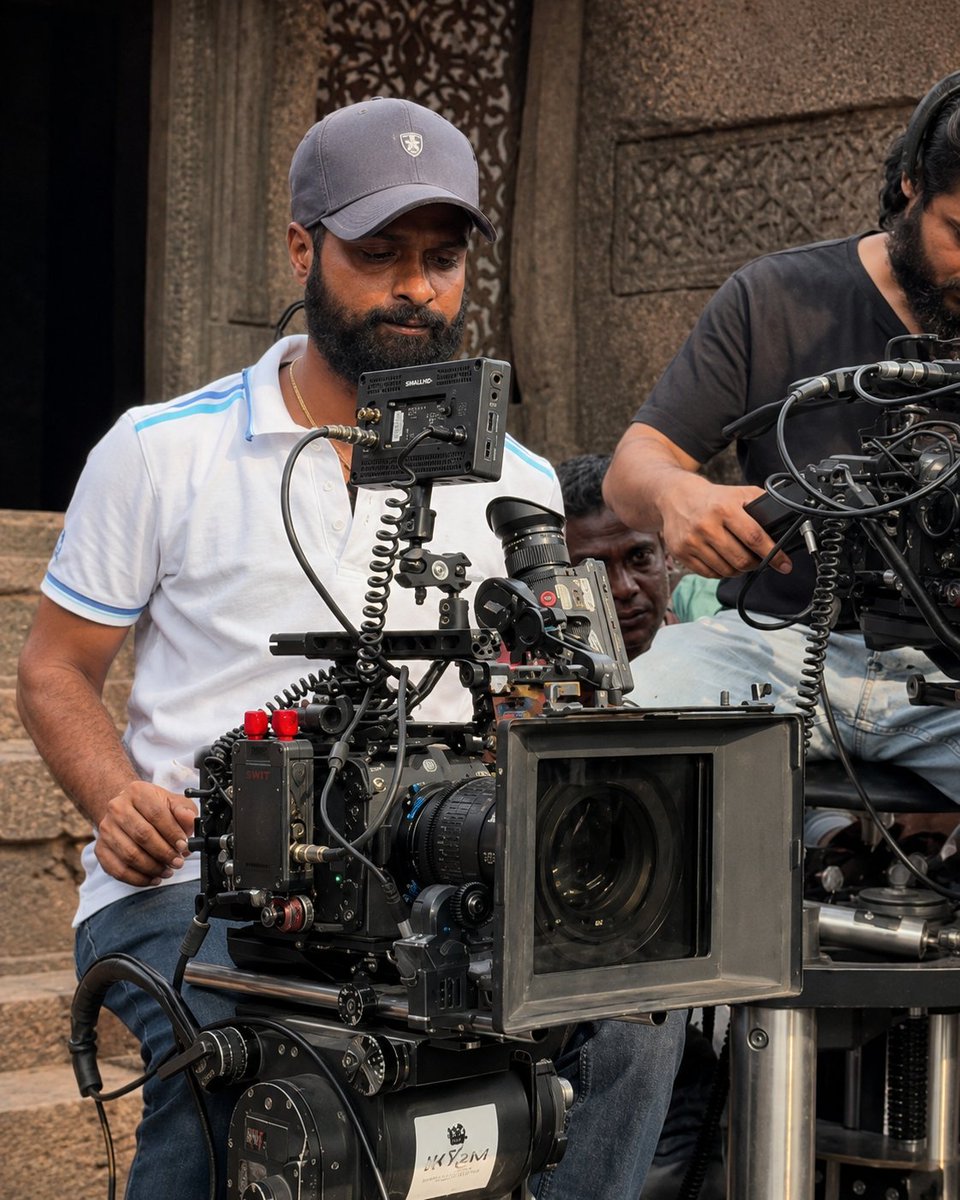PailwanSharana's tweet photo. #WilliamDavid (DOP) has given his best work till date. The cinematography will be next level. #BRB @anupsbhandari 💣🤯🔥

#VikrantRona Frame are literally Banger let wait and see how william david sir cooked this time📈💥

#BRBFirstBlood #KicchaSudeepa https://t.co/nK3bbqKMJE