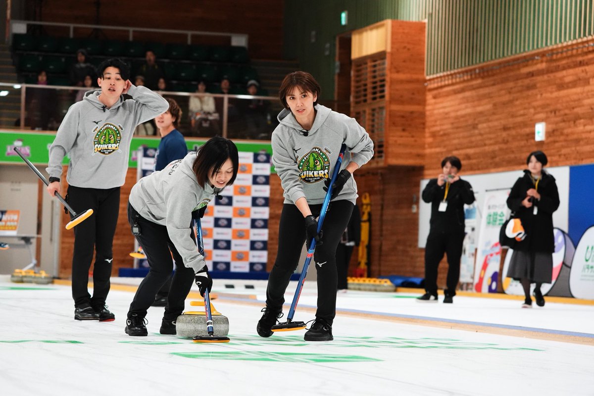 h_fortius's tweet photo. スポナビオールスターカーリング2026に参加させていただきました🥌

パンダーズ、スイカーズの2チームに分かれ、日本のトップチームの皆さんとチームを組んで挑んだ試合は、楽しさと本気のバトルが入り混じり、会場中が大盛り上がりでした🐼🍉✨

大会スポンサーの皆さまをはじめ、関係者の皆さま、そして会場や配信で応援してくださった皆さま、温かいご支援ご声援をありがとうございました！

#フォルティウス 
#オールスターカーリング