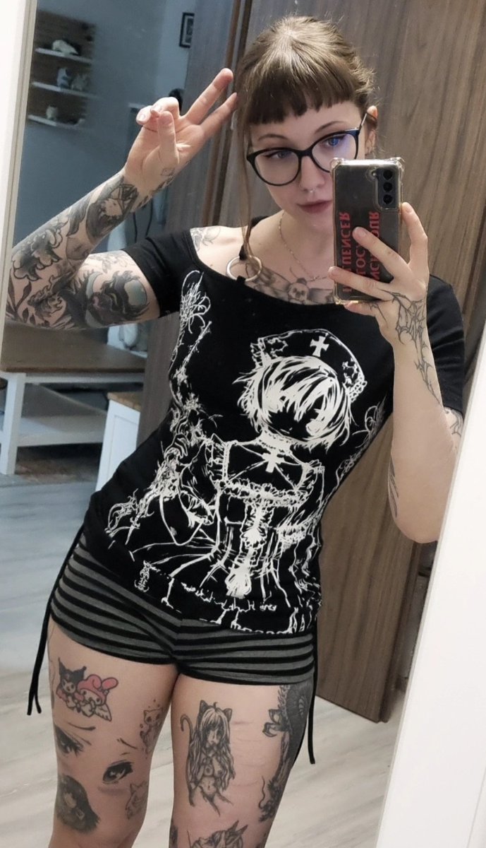 BdayBabes's tweet photo. We wish @CxrruptedKitty happy bday!
#EllesClub #July26 https://t.co/AQ6rJiqSEz