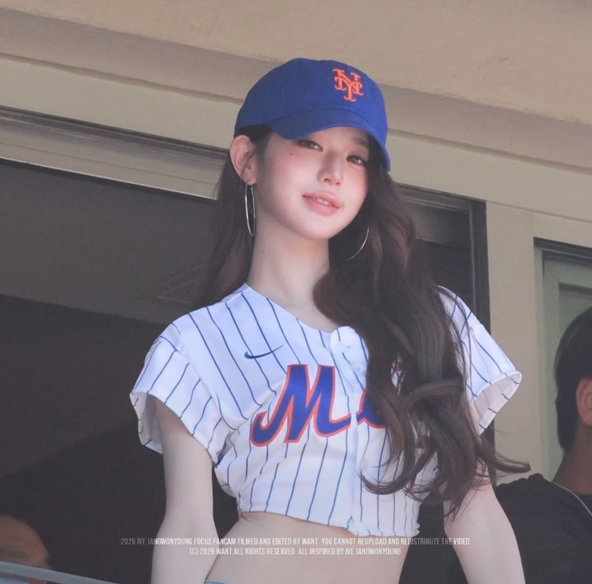 hotkpopplaygirl's tweet photo. "한국인 맞죠." https://t.co/qn36SL29Wy